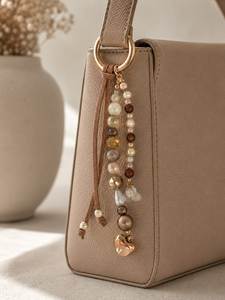 Porte-clés brodé artistique et perlé avec un artisanat fait main complexe pour un cadeau unique - Product Image 2