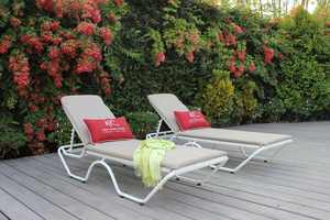 Elegante Silla de Exterior de Tela Tropical para Patio, Terraza, Villa o Resort - Product Image 3