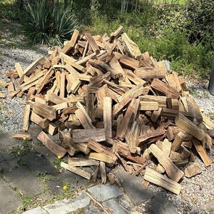Bois de chauffage séché de haute qualité, à faible humidité, pour une chaleur puissante et une combustion efficace dans les foyers, les poêles à bois et les cheminées. - Product Image 5