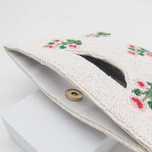 Bolso de lujo hecho a mano, perfecto para bodas y fiestas, con arte floral llamativo y acabado de bordado con cuentas de alta calidad. - Product Image 6