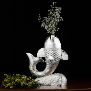 Vase à fleurs en forme de poisson plaqué argent, vase décoratif en métal fait à la main, centre de table artistique pour salon, bureau - Product Image 2