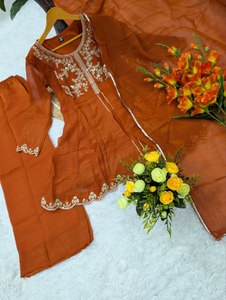 Ensemble de costume en soie créponnée de créateur avec broderie de sequins lourds, Kurta, Palazzo et Dupatta pour femme - Product Image 4