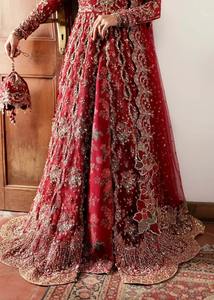 Vestido de novia pakistaní premium con detalles en azul hielo brillante y corpiño maxi nupcial con trabajo elaborado de cristales incrustados. - Product Image 4