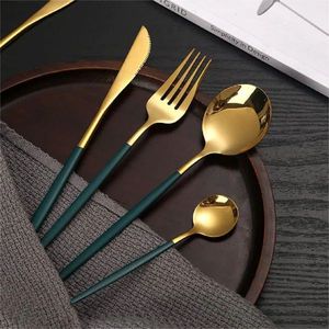 Ensemble de salle à manger de style héritage de luxe pour des arrangements de table sophistiqués et une présentation artistique - Product Image 6