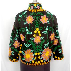 Veste matelassée artisanale en tissu Cotrise brodée de fleurs, avec détails boutonnés, doublure rayée en coton, respirante, écologique, épaisse pour l'hiver - Product Image 5