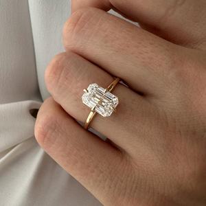 Anillo de compromiso con diamante cultivado en laboratorio de 3 quilates, corte esmeralda, con halo oculto, en oro de 14k, certificado IGI - Product Image 5