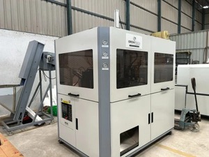 Machine de soufflage de bouteilles PET automatique contrôlée par PLC, 3 cavités, à économie d'énergie pour bouteilles d'eau - Product Image 1