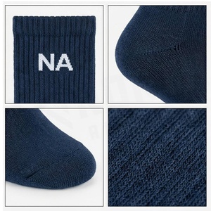 Chaussettes de sport respirantes bleues à motif géométrique pour adultes – Collection Printemps - Product Image 4