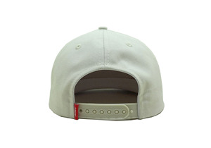Gorra Snapback Personalizada al por Mayor con Parche Tejido, de Algodón Beige de Alta Calidad, de 5 Paneles con Visera Plana, Estilo Vintage para Deportes y Aventuras al Aire Libre - Product Image 4