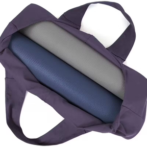 Grand sac de yoga et de Pilates en toile avec design tendance, sangle de transport réglable, poche pour bouteille et compartiment humide - Product Image 2