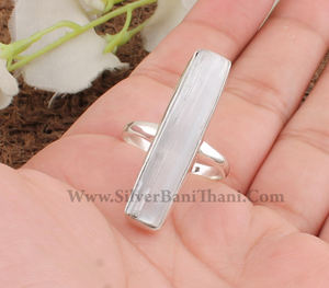 Anillo de Plata de Ley 925 Bañado en Satén con Selenita Blanca Natural Rectangular Engastada en Bisel, Piedra Curativa Geométrica para Fiesta, Venta al por Mayor - Product Image 5