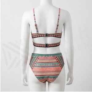 Ensemble bikini 2 pièces à imprimé géométrique avec haut dos nu croisé et bas string, vêtements de plage pour femmes - Product Image 2