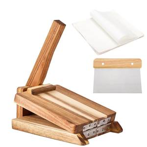Prensa de madera de alta calidad para hacer dumplings, gyozas, ravioles y pasteles rellenos a mano. - Product Image 1