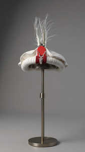 Chapeau en laine Chitrali avec plume et épingle à revers Makhor, chapeau traditionnel fait main de style Pakol pour hommes - Product Image 3