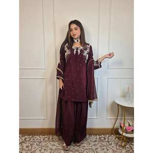 Hermoso Conjunto de Top, Falda y Dupatta de Chifón para Fiestas que Realza la Apariencia Elegante - Product Image 2