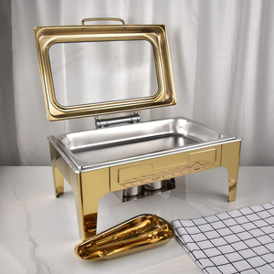 Calentador de comida de cerámica ornamental con detalles de filigrana dorada y tapa de cúpula blanca. Disponible a precios de mayorista. - Product Image 2