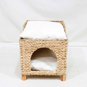 Lit pour chat minimaliste en forme de grotte carrée, tissé, avec coussin doux, amovible et lavable, pour usage intérieur, toutes saisons. - Product Image 1