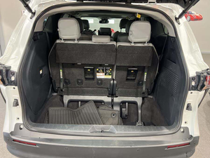 Toyota Sienna XLE 2025 Usada en Buen Estado, Híbrida, 7 Pasajeros, Tracción Delantera, Automática, Asientos de Cuero, Encendido Remoto, Bluetooth, Tercera Fila de Asientos - Product Image 2