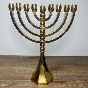 Candelabro de Lujo en Oferta, Decorativo, 100% Latón Hecho a Mano, Menorah de 9 Brazos con Acabado Dorado, Portavelas para Decoración de Bodas, Adorno de Mesa - Product Image 5