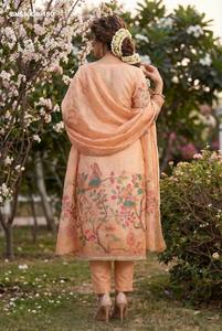 Dernière collection de costumes prêts-à-porter en coton Lilan avec imprimés et détails faits à la main - Collection pantalon et dupatta - Fabricant de mode féminine - Product Image 3