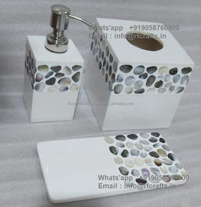 Rehaussez la salle de bain de votre hôtel avec cet élégant plateau, distributeur de savon et ensemble de porte-savon - Product Image 4