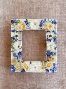 Cadre photo personnalisé en acrylique fait main, imprimé UV, avec fleurs séchées et pressées, design floral bleu et blanc, vente en gros - Product Image 6