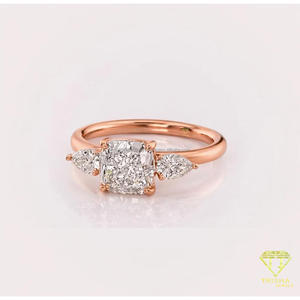 Anillo de compromiso de tres piedras con diamante cultivado en laboratorio de corte cojín en oro rosa de 14K con piedras laterales en forma de pera, anillo de promesa de boda - Product Image 3