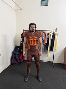 Ensemble d'uniformes de football américain personnalisés Skyfa Sports, maillot en mesh 100% polyester, pantalon rembourré de protection, taille plus, col rond/col en V, short - Product Image 5