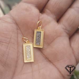 Colgante de Plata de Ley 925 con Diseño de Placa Militar Rectangular con Pavé de Diamantes Dorados - Product Image 1