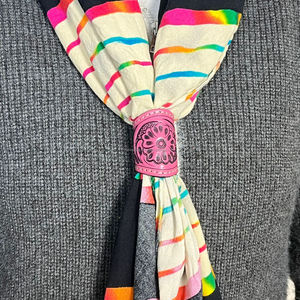 Nouveau Bandana Western en Cuir de Vache Fait Main avec Anneau Coulissant, Accessoire Écharpe pour Femme, Bandana Coulissant en Cuir Véritable Façonné à la Main par un Designer - Product Image 4