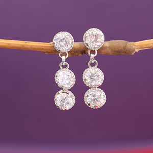 Boucles d'oreilles pendantes en argent sterling 925 avec trois diamants, magnifiques boucles d'oreilles pour femmes et filles, à porter lors de mariages et de fêtes - Product Image 3
