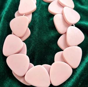 Cuentas de Resina Triangulares Estilo Boho, 10mm-30mm |   Declaración Rosa |   Caja de embalaje con orificios grandes para cuentas de cintura DIY - Product Image 1
