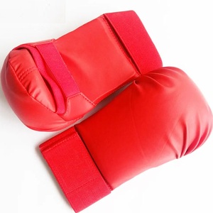 Protège-mains de karaté tendance, respirants, antidérapants, couleur rouge, pour entraînement de kickboxing, gants d'amateurs de karaté. - Product Image 2