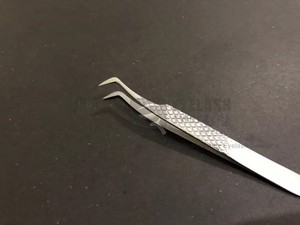 Pince à épiler de haute qualité pour extensions de cils volume russe en L, marque privée personnalisée, en acier inoxydable à faible tension - Product Image 2