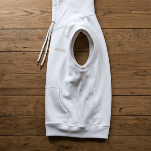 Haut à capuche sans manches pour homme Regal avec poche avant, coupe ajustée, style décontracté - Product Image 6