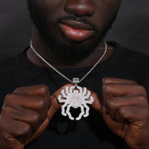 Pendentif Araignée en Moissanite – Pièce Maîtresse Entièrement Sertie – Pendentif Toile d'Araignée de Luxe – Pierres Serties à la Main en Argent Sterling 925 - Product Image 2