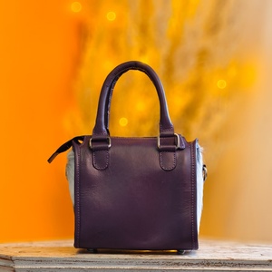 Bolso de Lujo Impermeable de Piel Genuina y Poliéster Ligero con Cremallera Única, Diseño Floral y de Letras, Portátil y de Gran Capacidad, de Venus Leathers - Product Image 3