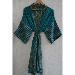 Robe kimono longue vintage en soie patchwork, peignoir bohème de luxe fait main, grande taille, respirant, automne - Product Image 2