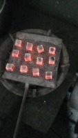 La production de chichas indonésiennes dans l'usine utilise des briquettes de coque de noix de coco 100 % naturelles.