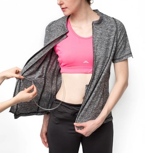 T-shirts en jersey à perles, coupe ajustée, en coton/fibre de bambou, épaules dénudées, ouverture latérale à boutons-pression, manches courtes, sportifs, adaptatifs toutes saisons - Product Image 2