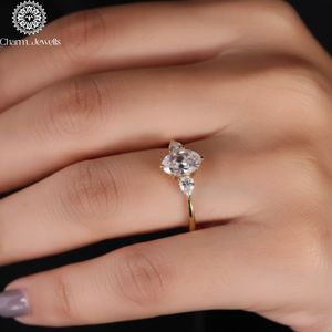 Bague de fiançailles classique pour femme en argent avec trois pierres de moissanite taille coussin, sertie à griffes, certifiée IGI, 3 grammes - Product Image 4