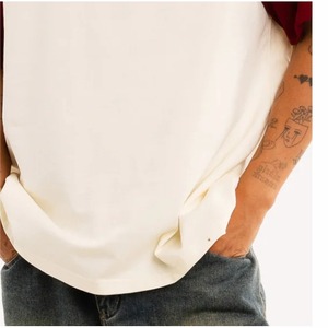 T-shirt à manches raglan crème et rouge pour homme, col rond, coupe classique, en coton tricoté, style décontracté - Product Image 6
