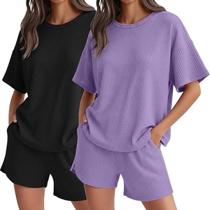 Ensemble 2 pièces gaufré pour femme : short et haut à col rond, manches courtes, coupe ample, couleur unie, tenue décontractée printemps-été avec poches - Product Image 3