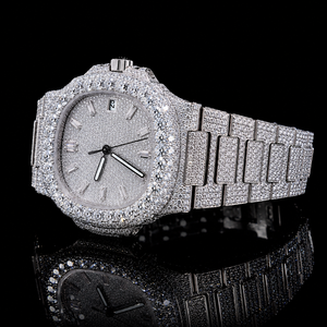 Reloj de Pulsera de Lujo de Cuarzo y Acero Inoxidable con Diamantes, Bisel de Cristal de Zafiro, Esfera Acolchada, Brazalete Plateado y Marcadores Baguette - Product Image 4