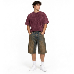 Shorts en jean droits personnalisés, longueur genou, délavage bleu moyen, détail poche de charpentier, étiquette personnalisée et coupe décontractée - Product Image 1