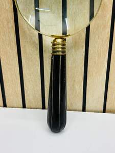 Lupa de Mano de Estilo Vintage de 4'' con Marco de Latón y Mango de Hueso (El Color del Mango Puede Variar) - Product Image 3