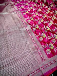 Sari en soie Banarasi Mashru Katan d'inspiration patrimoniale, avec broderie Meenakari fine, idéal pour les fêtes, protection solaire, séchage rapide, tissage intemporel - Product Image 6