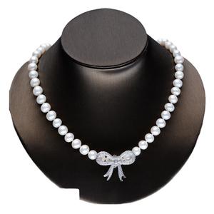 Collier avec pendentif en perle de Tilian avec nœud papillon et chaîne en os, style classique Liu Shishi - Product Image 5