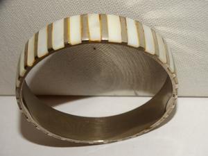 Pulsera de Madreperla Hecha a Mano de Primera Calidad con Diseño de Tablero de Ajedrez - Product Image 3