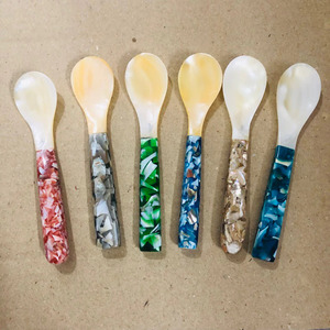 Juego de Cubiertos de Lujo Hechos a Mano con Madreperla, Cucharas y Tenedores de Concha Natural para Postre y Caviar - Macy - Product Image 3
